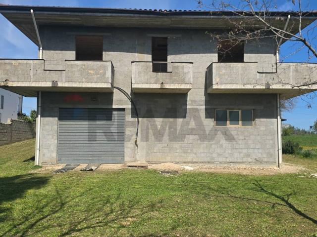 Villa Indipendente in vendita a Torrevecchia Teatina, Abruzzo