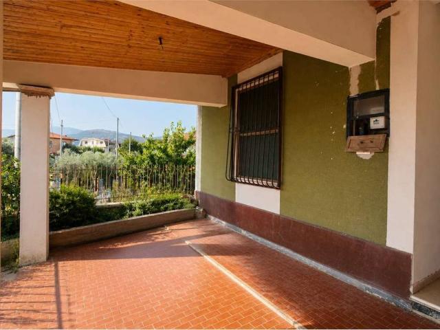 Villa Indipendente in vendita a Torrice, Lazio