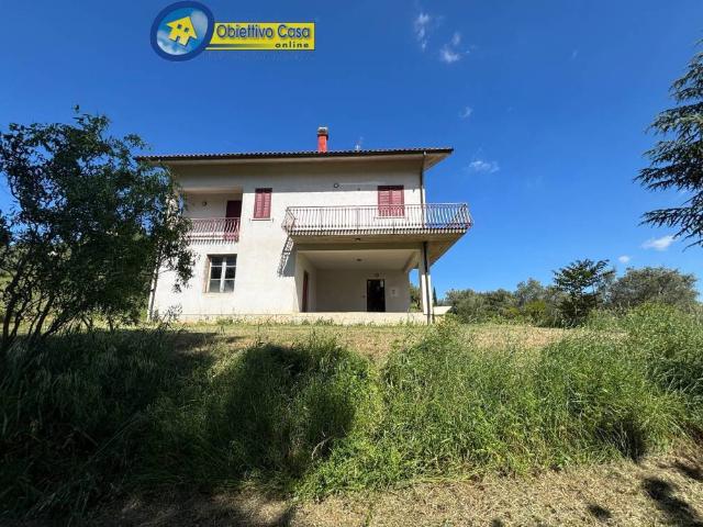 Villa Indipendente in vendita a Torricella Sicura, Abruzzo