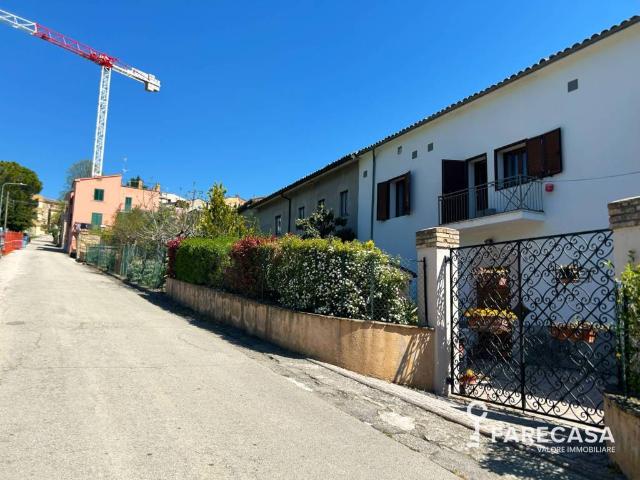 Villa Indipendente in vendita a Torricella Sicura, Abruzzo