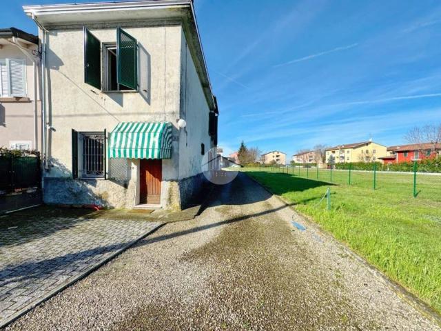 Villa Indipendente in vendita a Torrile, Rivarolo