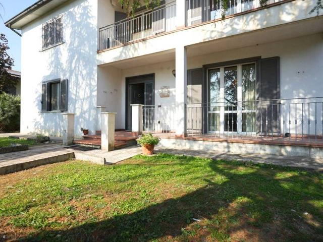 Villa Indipendente in vendita a Torrile, Rivarolo