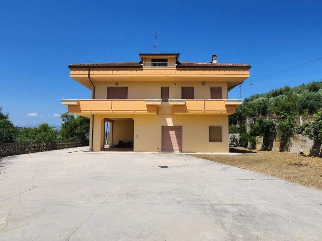 Villa Indipendente in vendita a Unione dei Comuni della Val Vibrata, Tortoreto