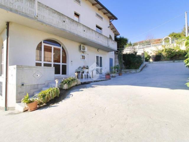 Villa Indipendente in vendita a Unione dei Comuni della Val Vibrata, Tortoreto