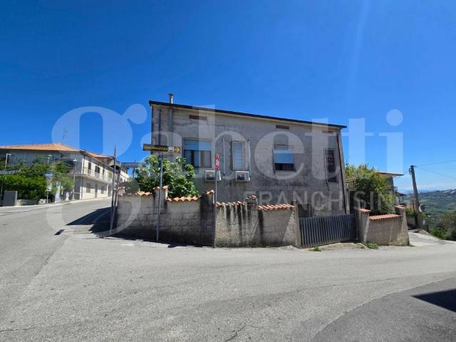 Villa Indipendente in vendita a Unione dei Comuni della Val Vibrata, Tortoreto