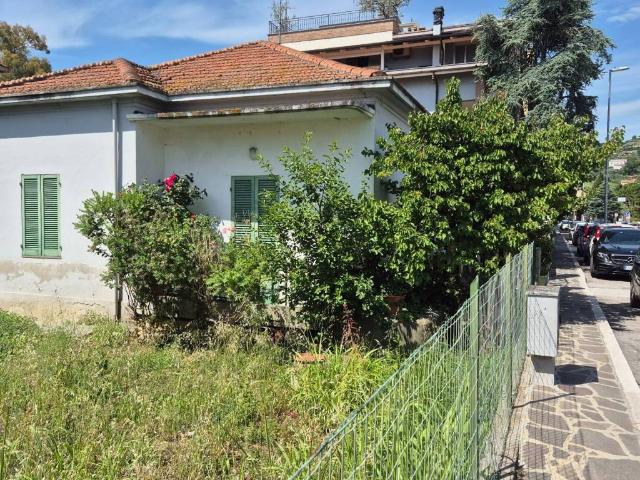 Villa Indipendente in vendita a Unione dei Comuni della Val Vibrata, Tortoreto