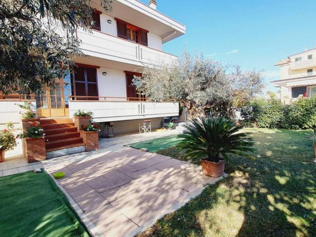 Villa Indipendente in vendita a Unione dei Comuni della Val Vibrata, Tortoreto