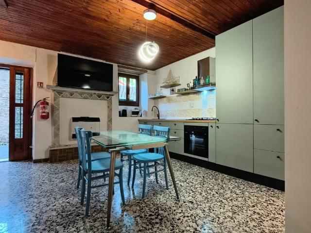 Villa Indipendente in vendita a Toscolano, Toscolano Maderno