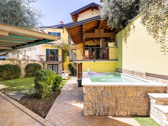 Villa Indipendente in vendita a Comunità Montana Parco Alto Garda bresciano, Toscolano Maderno