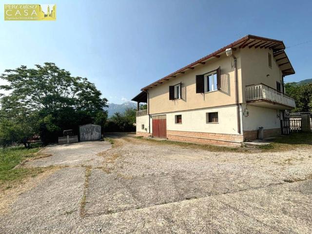 Villa Indipendente in vendita a Tossicia, Abruzzo