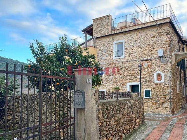 Villa Indipendente in vendita a Tovo San Giacomo, Liguria