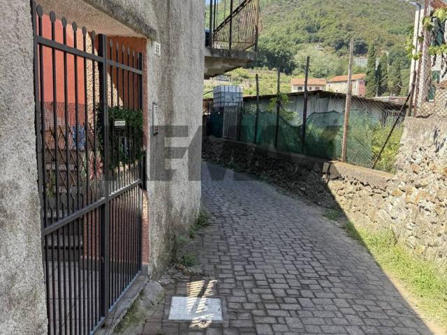 Villa Indipendente in vendita a Tovo San Giacomo, Liguria