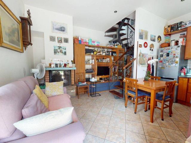 Villa Indipendente in vendita a Tradate, Lombardia