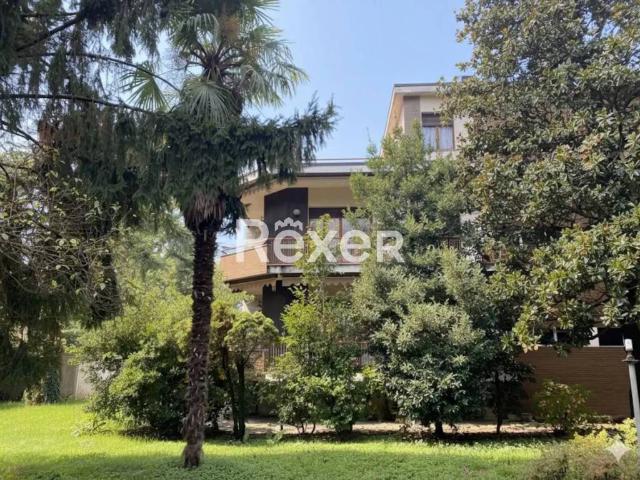 Villa Indipendente in vendita a Tradate, Lombardia