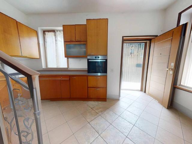 Villa Indipendente in vendita a Tradate, Lombardia