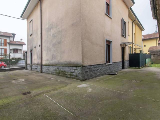Villa Indipendente in vendita a Tradate, Lombardia