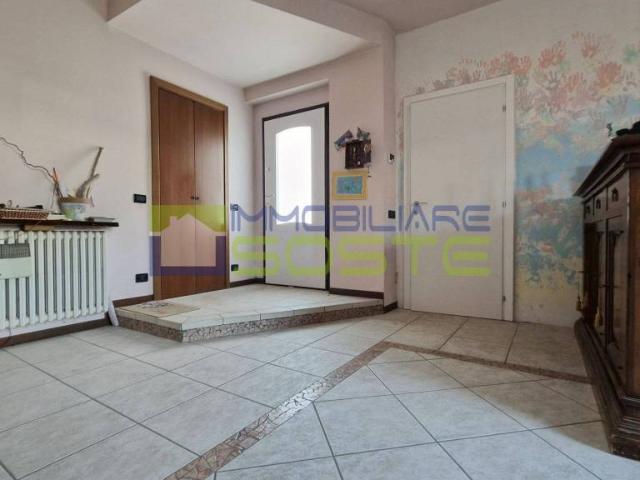 Villa Indipendente in vendita a Tradate, Lombardia