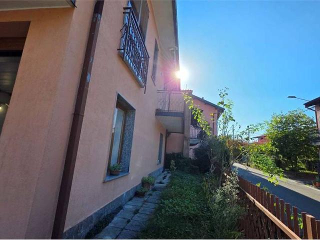 Villa Indipendente in vendita a Travedona, Travedona Monate