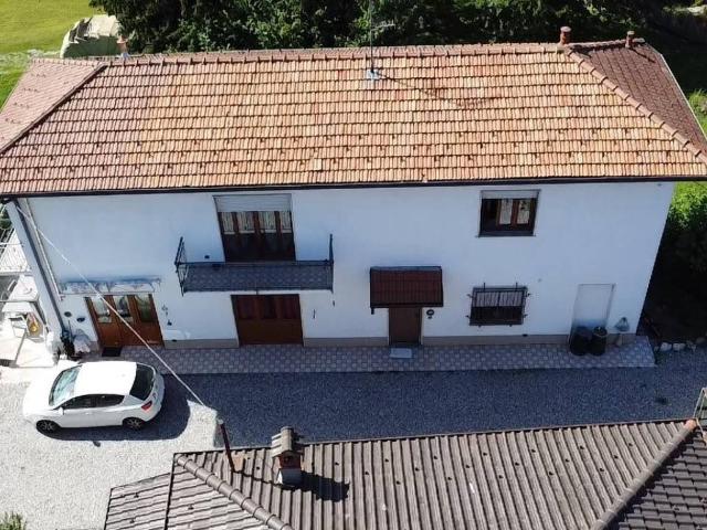 Villa Indipendente in vendita a Travedona Monate, Lombardia
