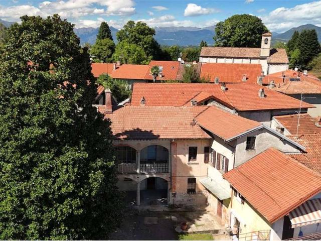 Villa Indipendente in vendita a Travedona Monate, Lombardia