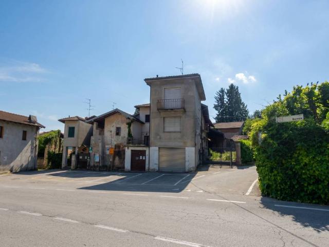 Villa Indipendente in vendita a Travedona Monate, Lombardia