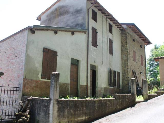 Villa Indipendente in vendita a Traversetolo, Reggio Emilia