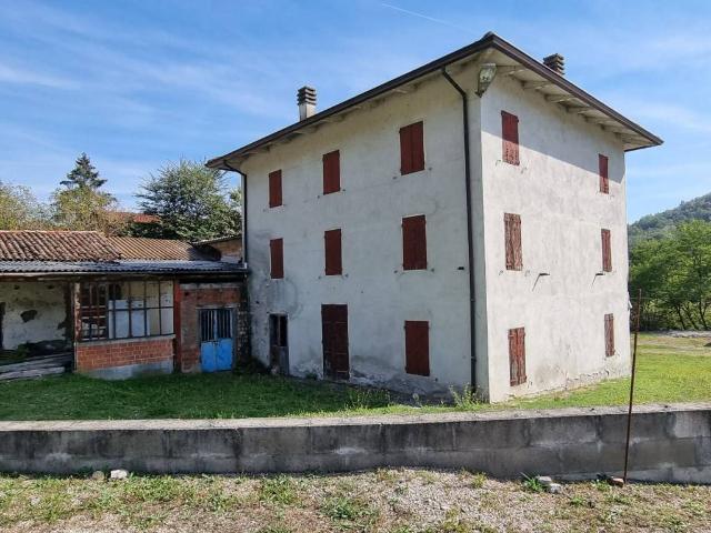 Villa Indipendente in vendita a Traversetolo, Reggio Emilia