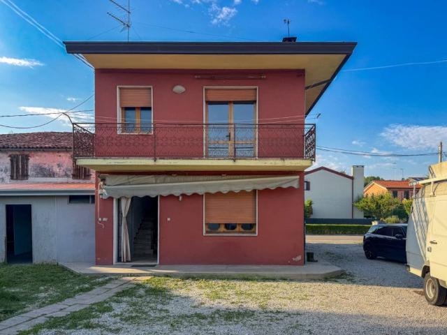Villa Indipendente in vendita a Trebaseleghe, Veneto