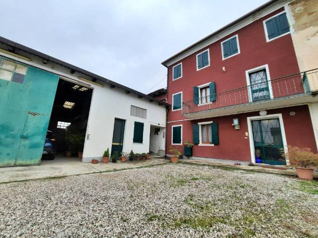 Villa Indipendente in vendita a Trebaseleghe, Veneto