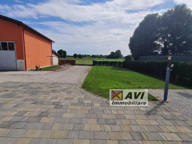 Villa Indipendente in vendita a Trebaseleghe, Veneto