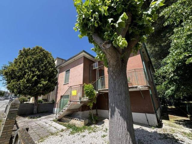 Villa Indipendente in vendita a Trecastelli, Marche