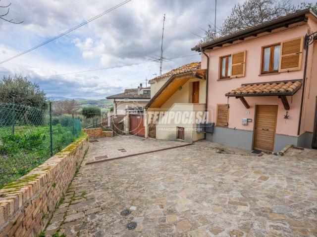 Villa Indipendente in vendita a Trecastelli, Marche