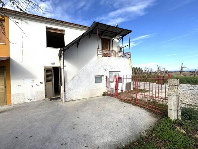 Villa Indipendente in vendita a Trecastelli, Marche