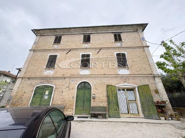 Villa Indipendente in vendita a Trecastelli, Marche