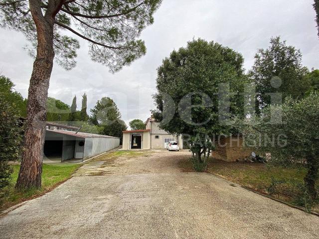 Villa Indipendente in vendita a Chiesanuova, Marche