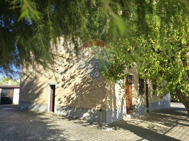 Villa Indipendente in vendita a Chiesanuova, Marche