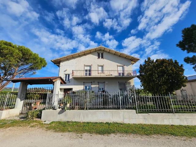 Villa Indipendente in vendita a Santa Maria in Piana, Marche