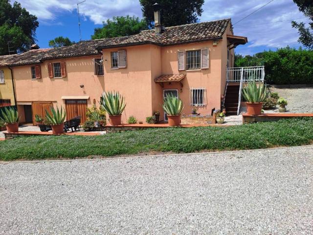 Villa Indipendente in vendita a Chiesanuova, Marche