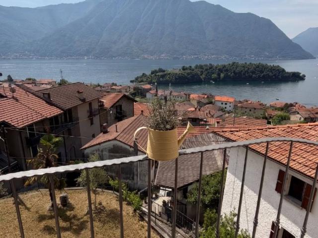 Villa Indipendente in vendita a Carate, Tremezzina