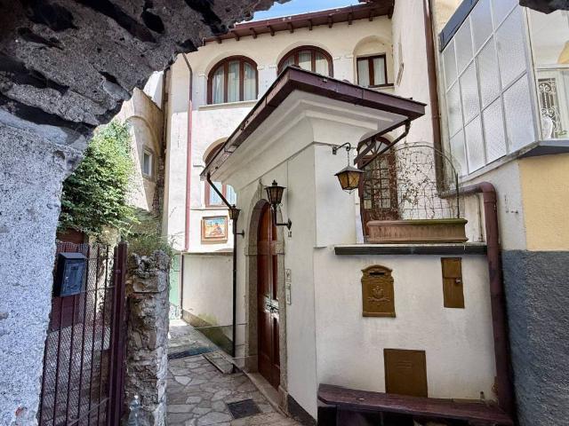 Villa Indipendente in vendita a Rogaro, Tremezzina