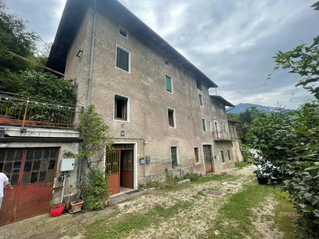 Villa Indipendente in vendita a Territorio Val d'Adige, Trento