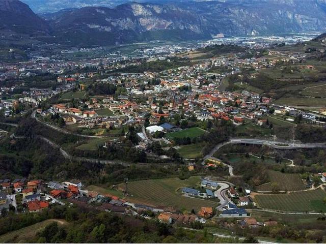 Palazzo in vendita a Territorio Val d'Adige, Trento