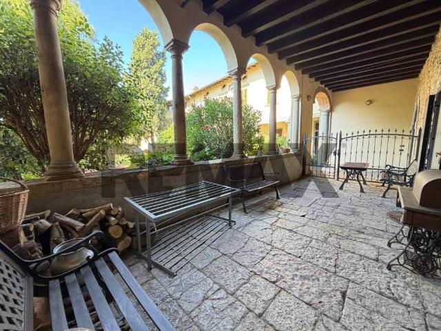 Villa Indipendente in vendita a Trescore Balneario, Bergamo
