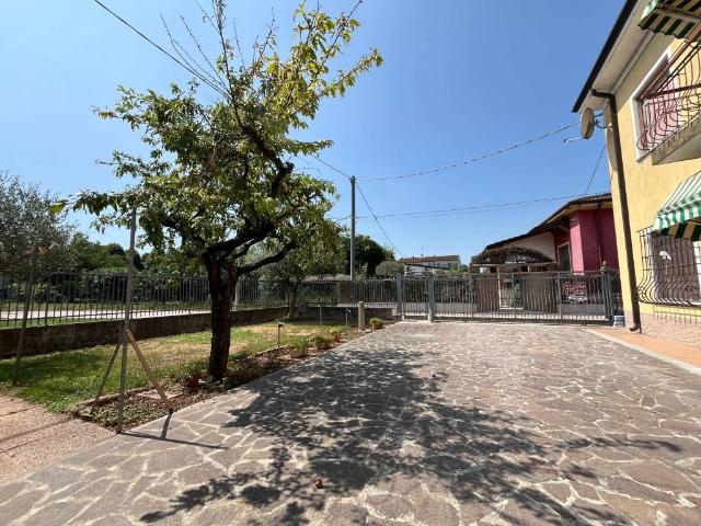 Villa Indipendente in vendita a Trevenzuolo, Veneto