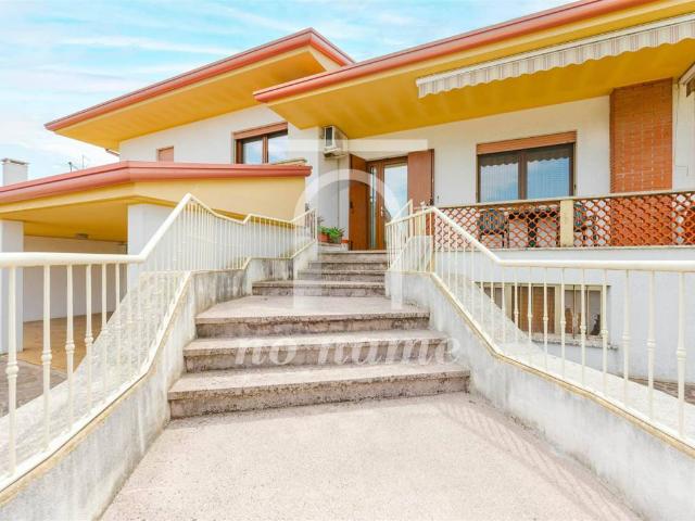 Villa Indipendente in vendita a Trevignano, Veneto