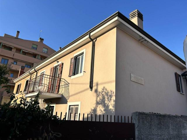 Villa Indipendente in vendita a San Giovanni-Chiadino-Rozzol, Villa Opicina