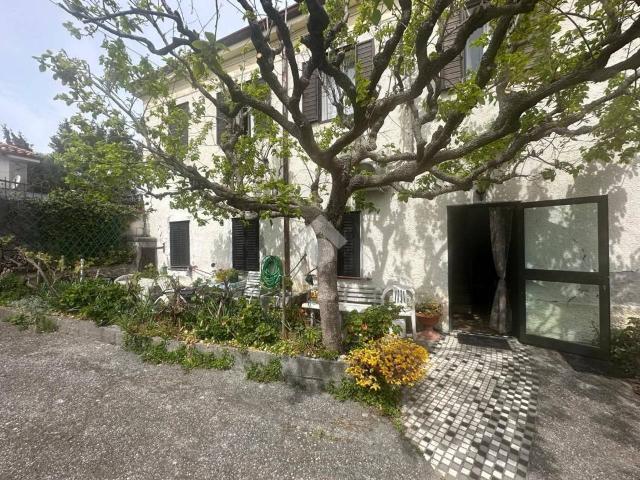 Villa Indipendente in vendita a San Giacomo / Sveti Jakob, Trieste