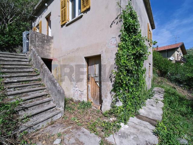 Villa Indipendente in vendita a Servola-Chiarbola-Valmaura-Borgo San Sergio, Villa Opicina