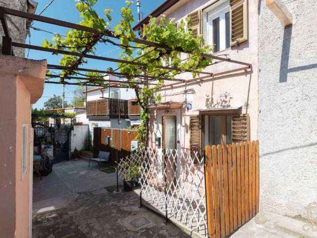 Villa Indipendente in vendita a Servola-Chiarbola-Valmaura-Borgo San Sergio, Villa Opicina