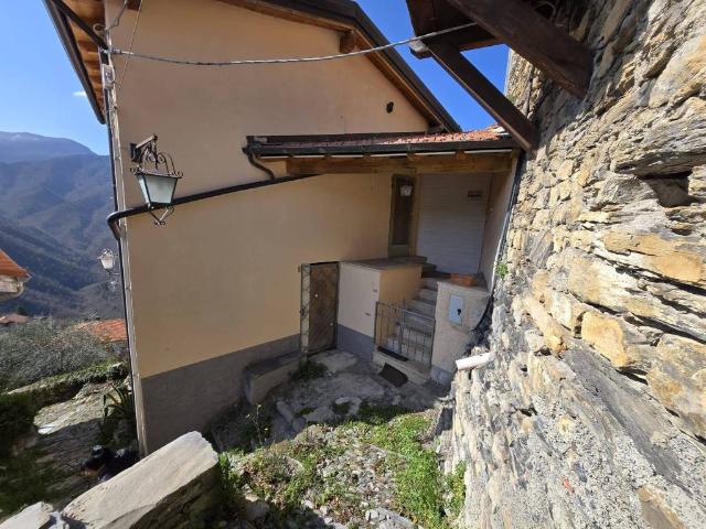 Villa Indipendente in vendita a Triora, Liguria